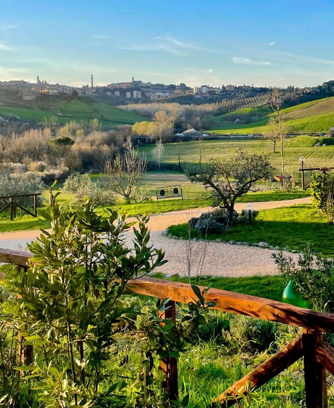 Agriturismo La Corte Del Sole Сієна Екстер'єр фото